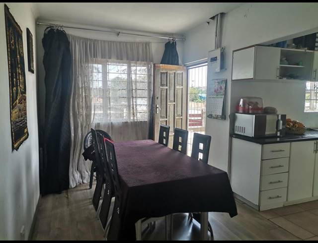 5 BEDROOM HOUSE FOR SALE IN CLAIRWOOD